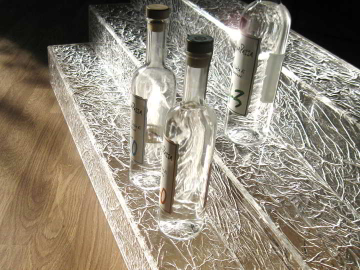 Arredi in plexiglass su misura per tavoli sedie e mensole 4