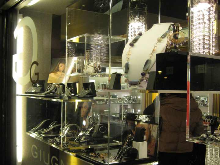 lavorazione plexiglass