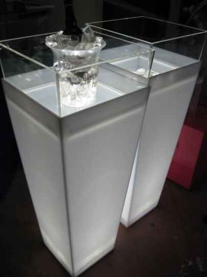 Lavorazioni plexiglass su misura per espositori, teche e prodotti personalizzati 3
